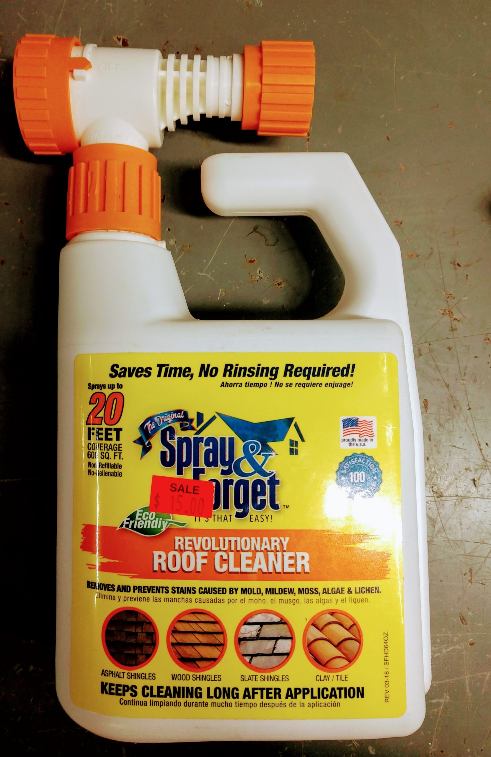  Spray  and Forget Roof Cleaner  64 oz Treats 600 SQ Ft 